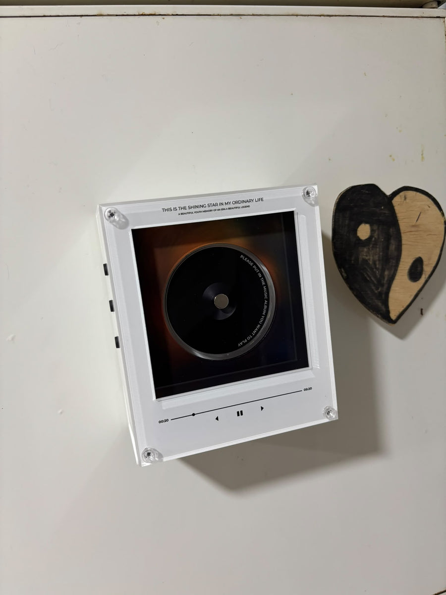 Nami Loop decorando una habitación